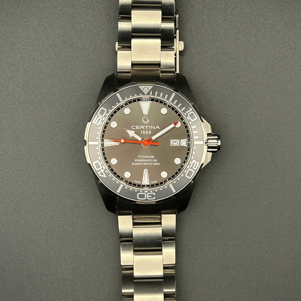 Certina DS Action Diver Titanium grijs met rode seconde wijzer